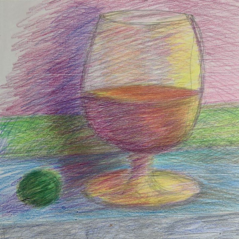Copa de vino y esfera verde